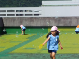 シャボン玉あそび①