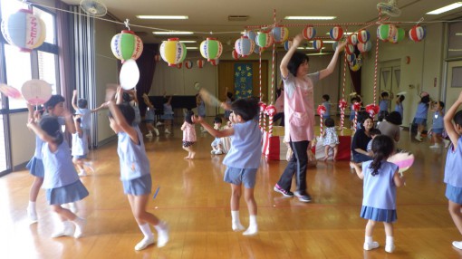 みんな大張り切りで踊っていました