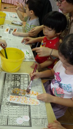 パピー　水をつけた筆でシュッシュッ