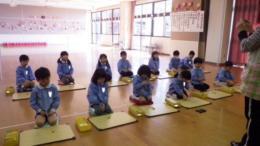 年長児は幼稚園最後の折紙